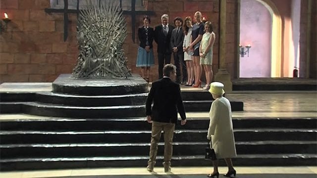 Die Queen besichtigt den Iron Throne