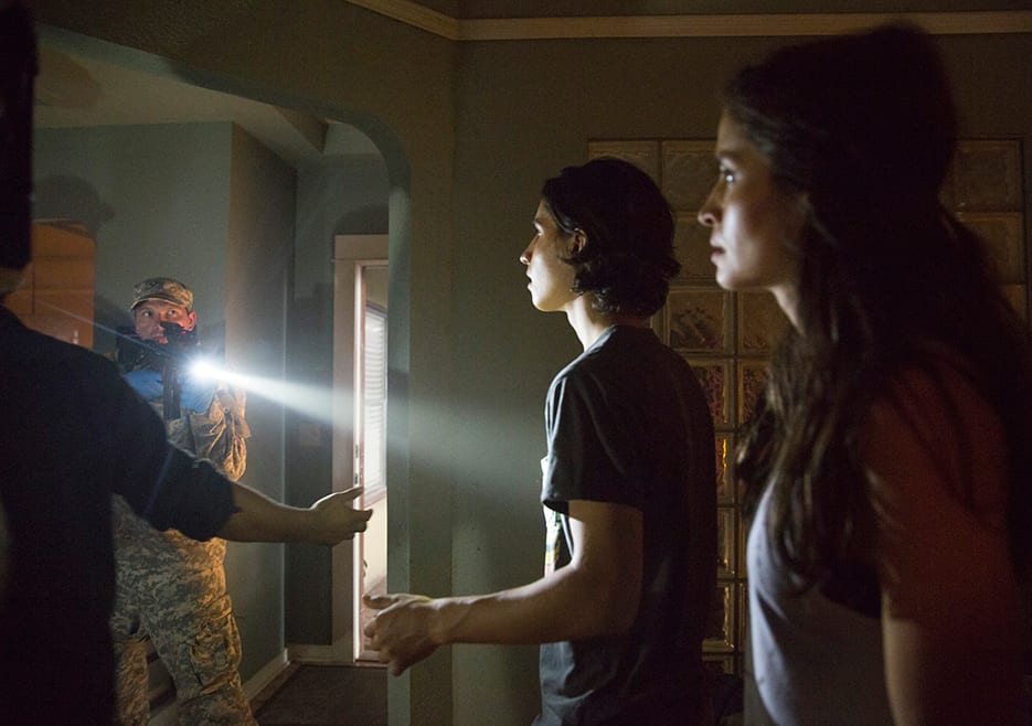 Fear the Walking Dead S01E04 – Not Fade Away