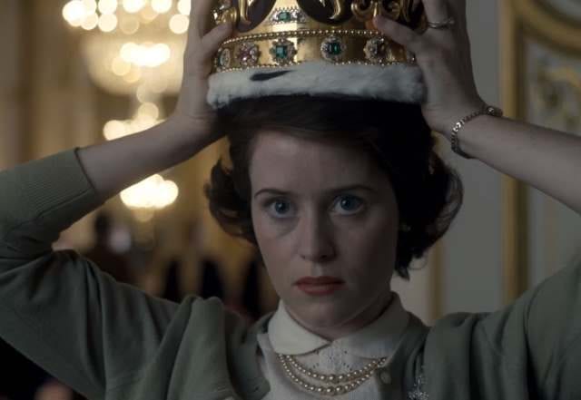 TheCrown_S1_QueenElizabeth-640x441