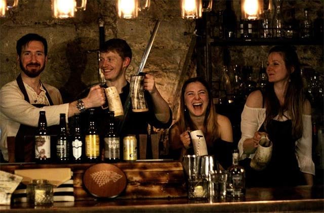 blood-and-wine-popup-bar-game-of-thrones_01