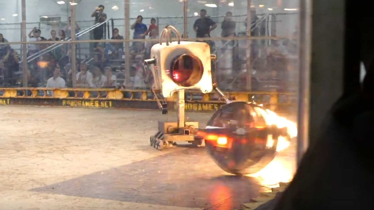 60kg schwerer „Pass the Butter“-Kampfroboter mit Flammenwerfer