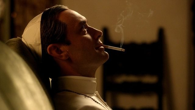 The-Young-Pope-Jude-Law-Smoking-II-640x360