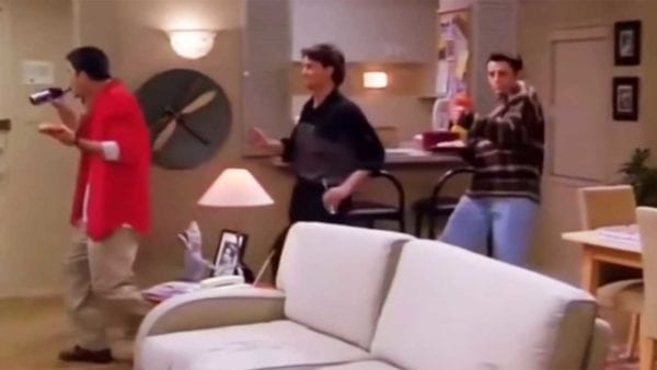 Friends: Chandler, Ross und Joey können einfach zu allem tanzen