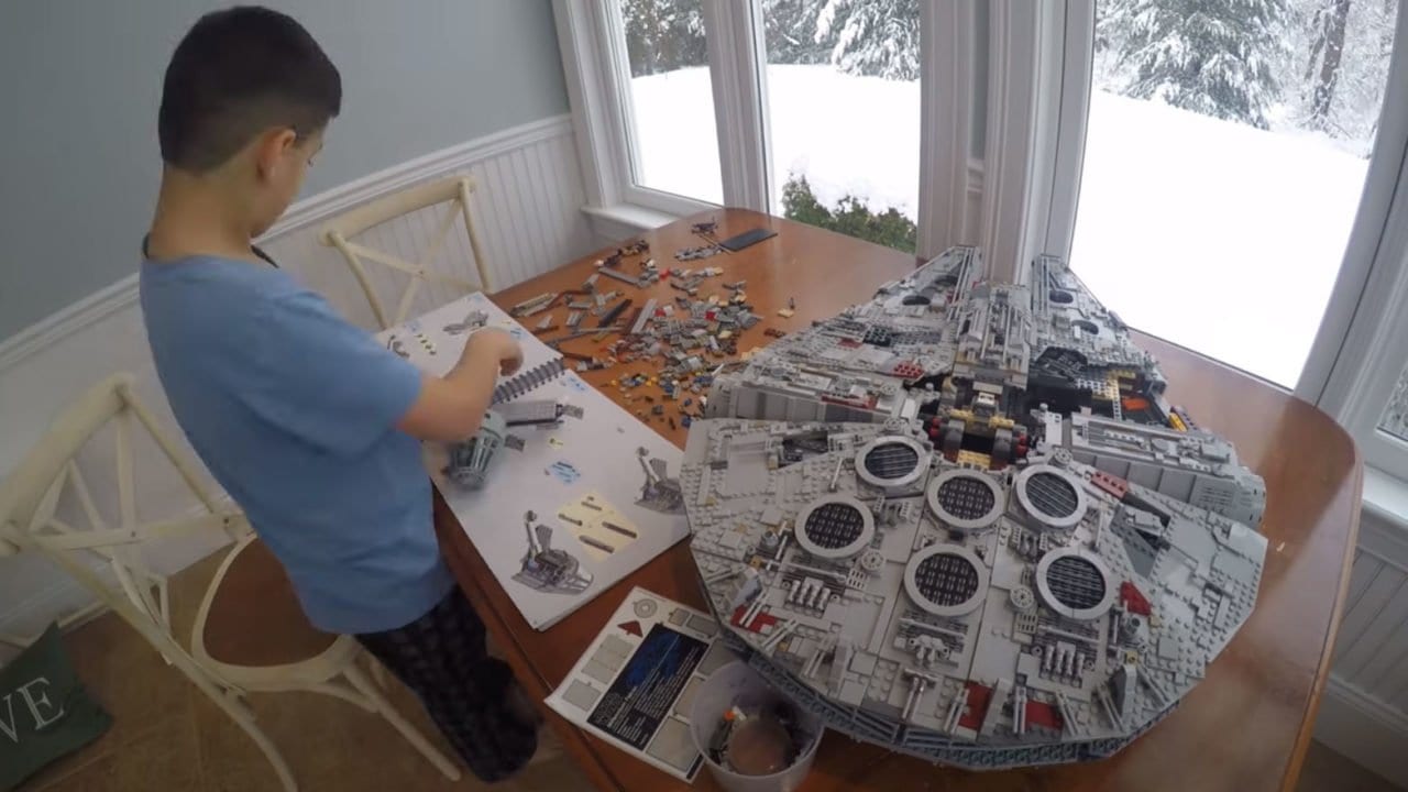 Star Wars: LEGO Millennium Falcon mit 7541 Teilen im Zeitraffer