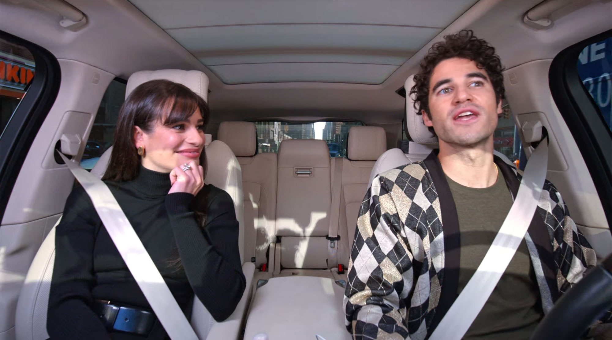 Carpool Karaoke: „Glee“-Stars Lea Michele und Darren Criss singen Weihnachtslieder