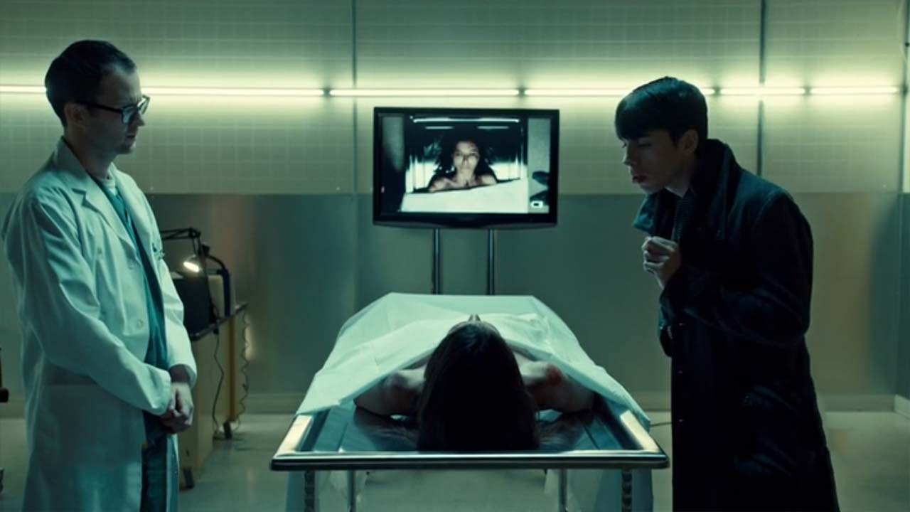 Orphan-Black-S01E01-Pilot-Review-04