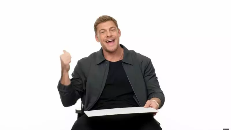 „Reacher“-Star Alan Ritchson beantwortet Fragen aus dem Netz